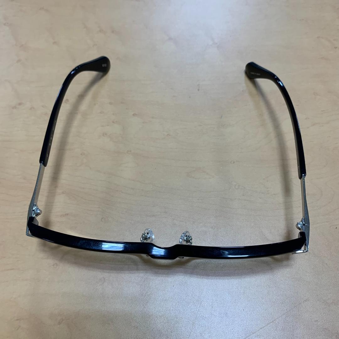 レスザンヒューマン　 Less Than Human　メガネ