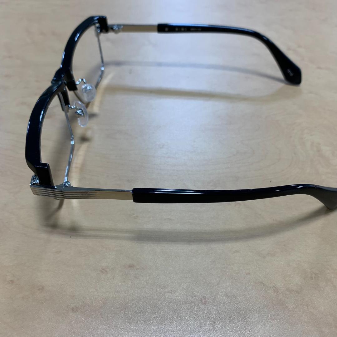 レスザンヒューマン　 Less Than Human　メガネ