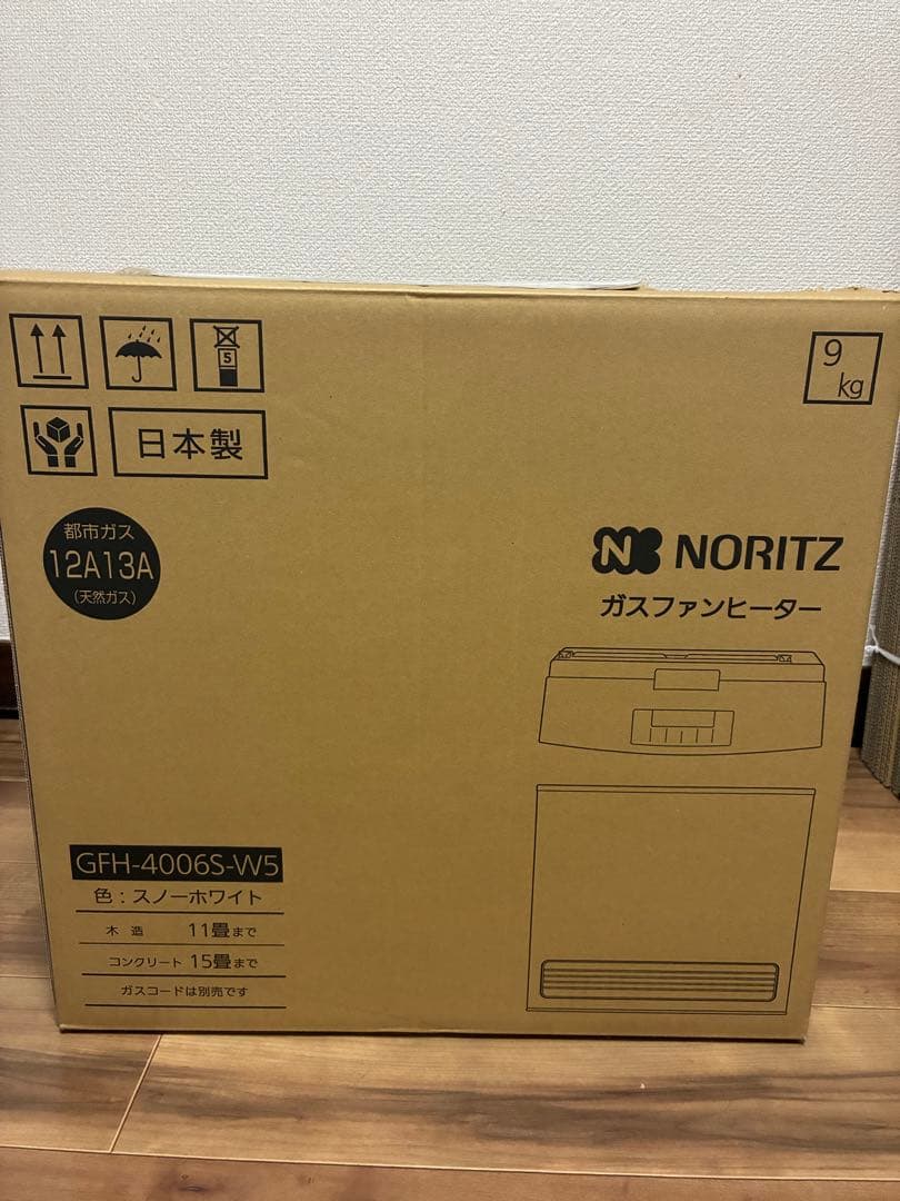 未使用　NORITS ガスファンヒーター　スノーホワイト　ガスコード付き