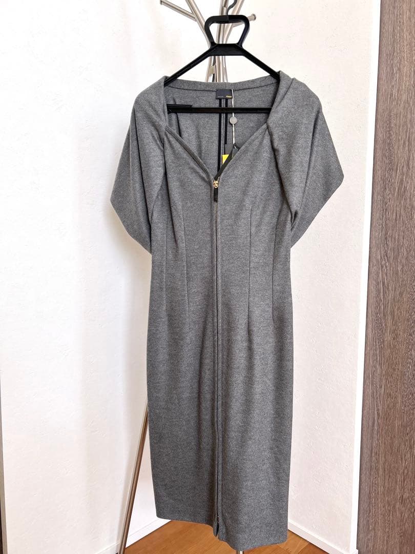 【新品未使用タグ付き】FENDI ワンピース　グレー