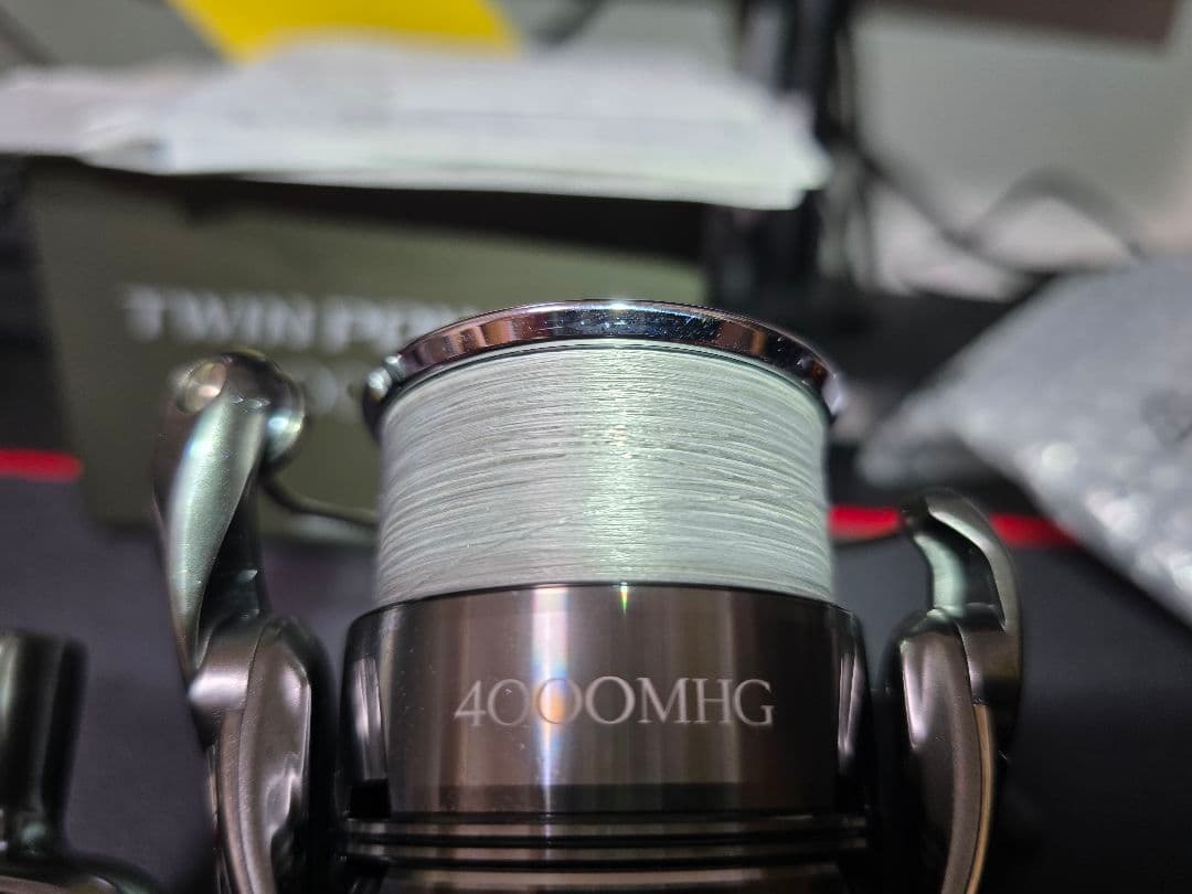 【美品】24 ツインパワー 4000MHG ◆PEラインおまけ付き◆ シマノ