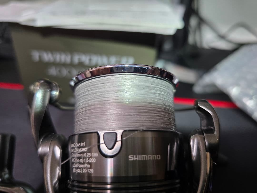 【美品】24 ツインパワー 4000MHG ◆PEラインおまけ付き◆ シマノ