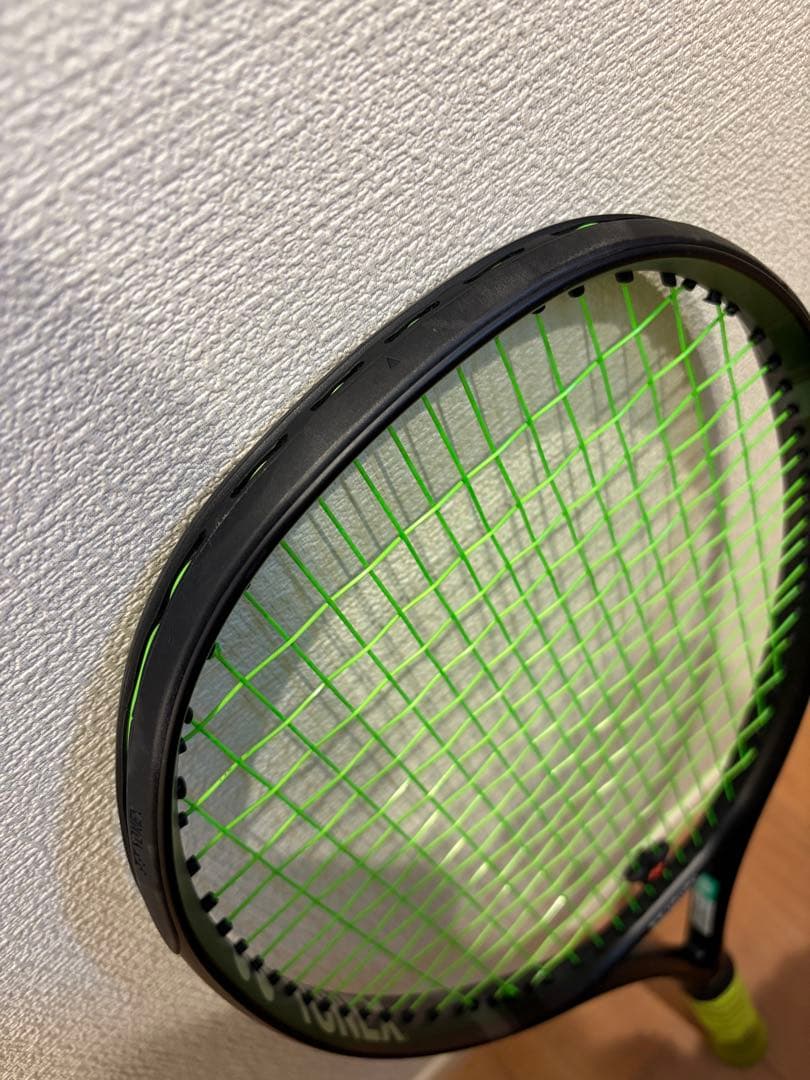 週末限定割中！【美品】YONEX テニスラケットEZONE100