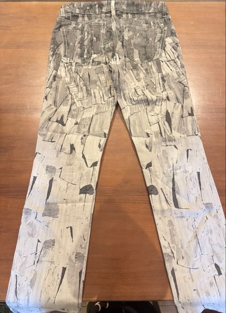 ISSEIMIYAKEイッセイミヤケカジュアルパンツ 白黒抽象柄サイズ1