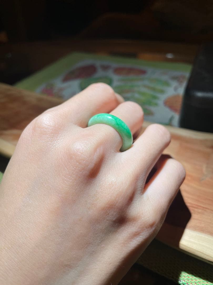 天然翡翠フルーツグリーン 透かしリング 甘く爽やかな色合い