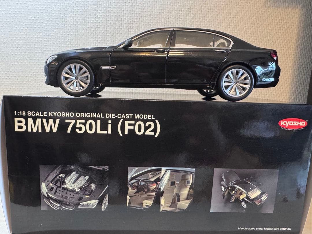ミニカー KYOSHO  750Li (F02) 1:18