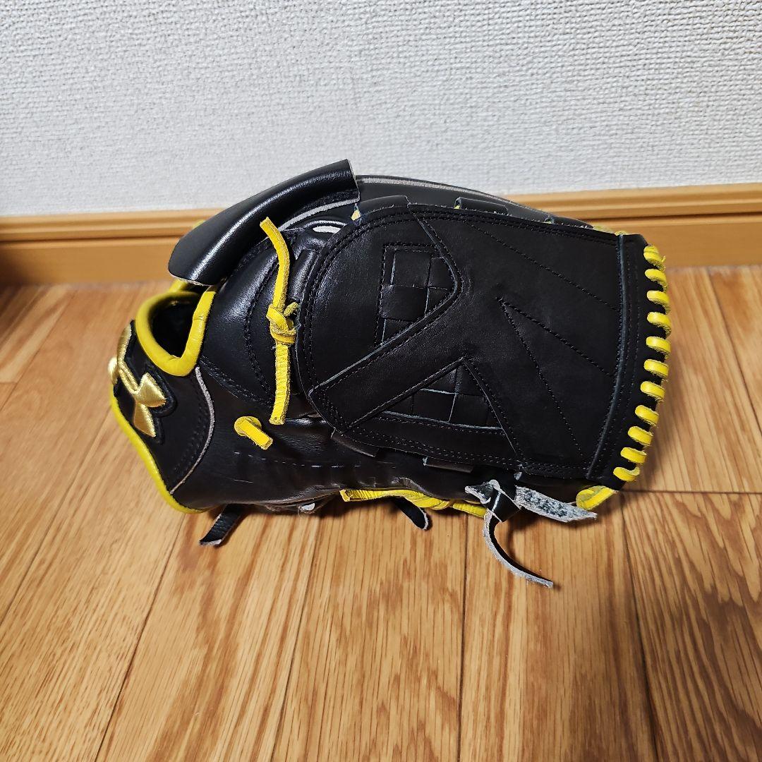 アンダーアーマー　硬式　投手用グローブ