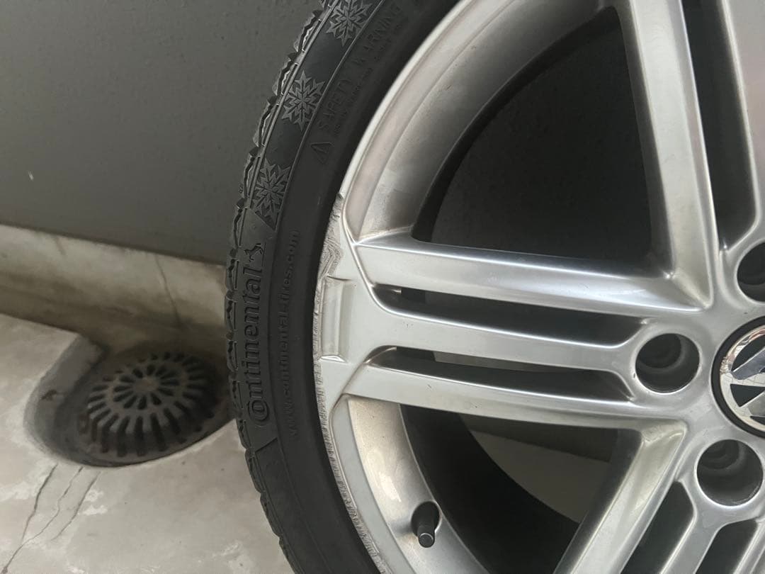 Volkswagen 225/40 R18 ホイールスタッドレスセット(1/4)