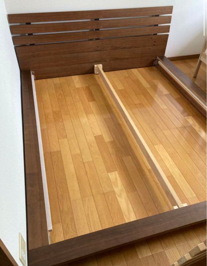 アクタス　木製クイーンベッドフレーム ダークブラウン