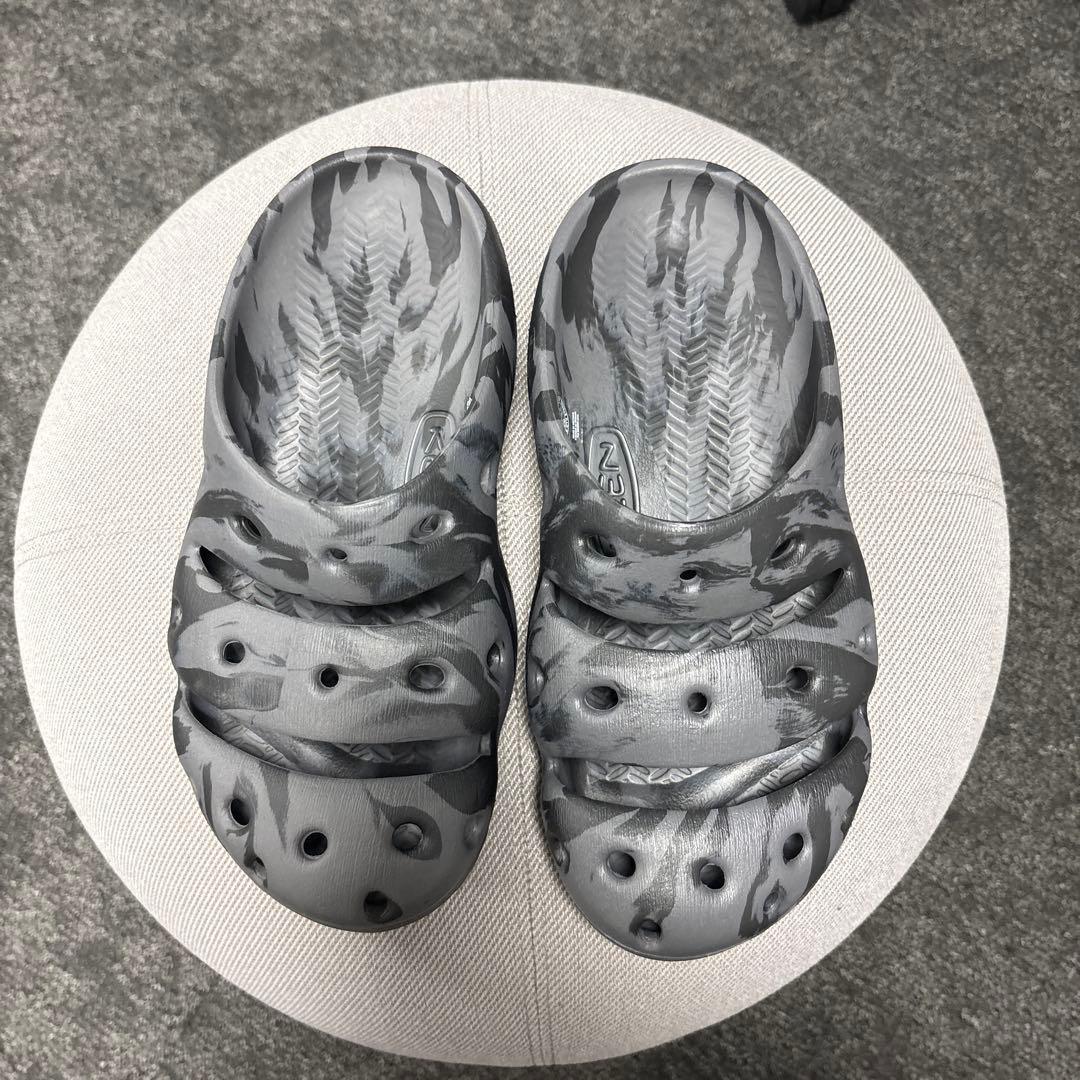 Keen ヨギ サンダル 迷彩ブラック