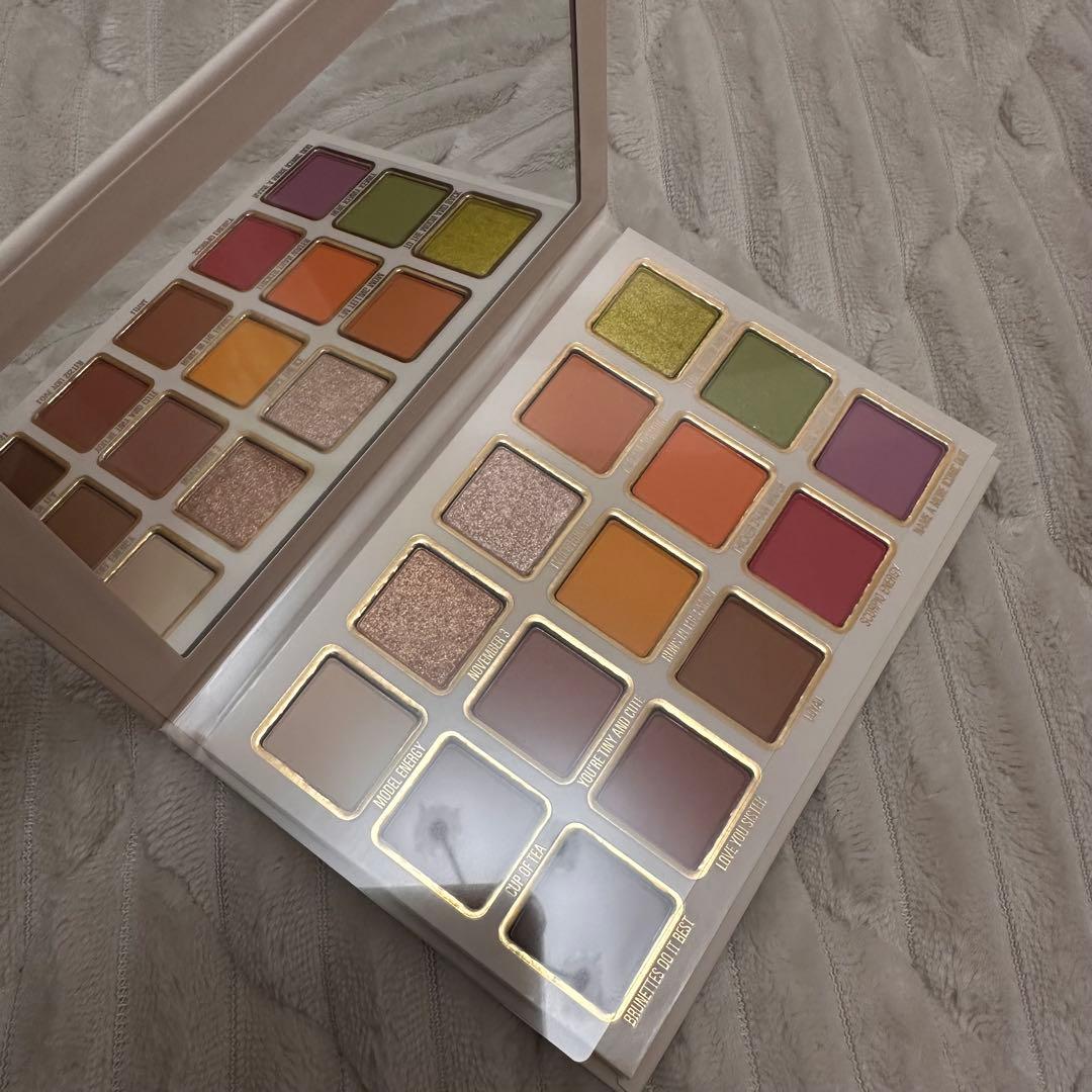 kylie cosmetics カイリーコスメティクス　アイシャドウ　ケンダル