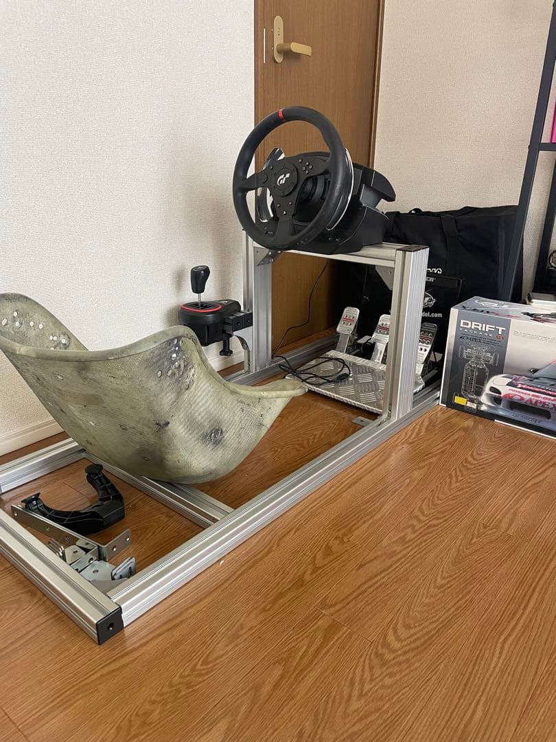 レーシングシミュレーターコックピット