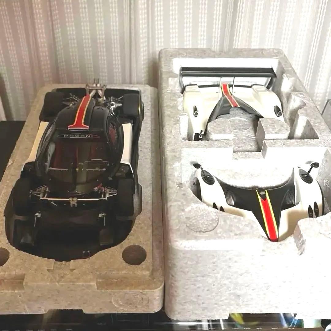 【絶版】オートアート，1/18パガーニゾンダ ホワイト（イタリアンストライプ）