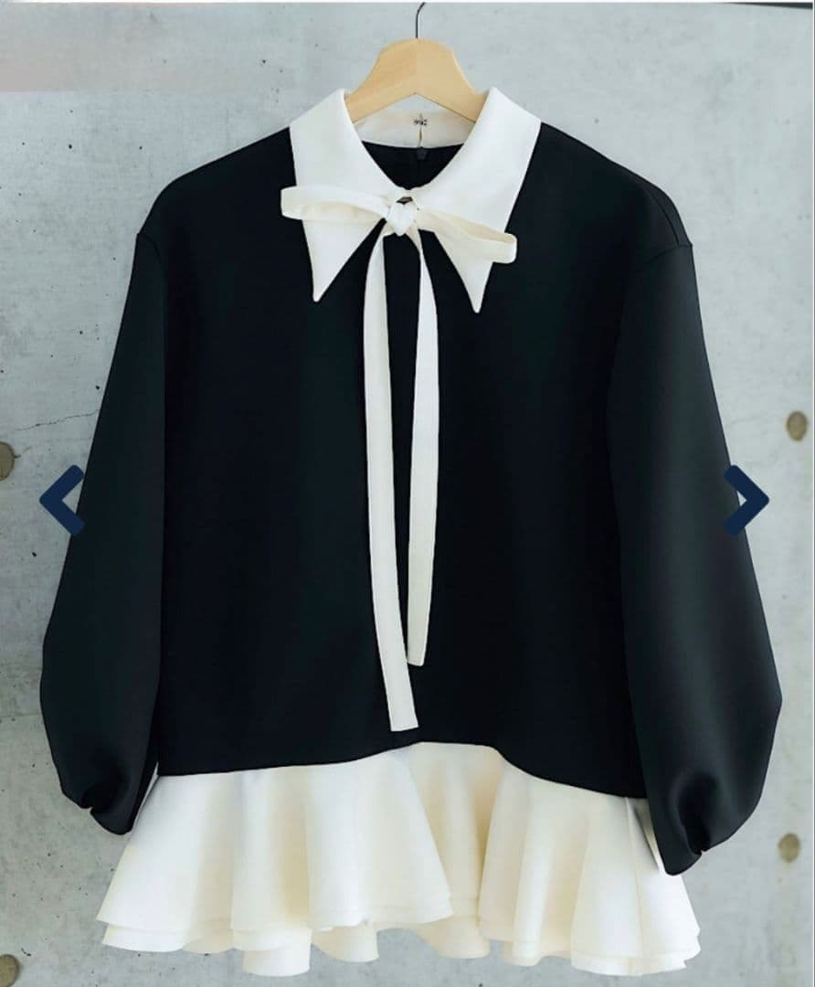 MARONENONFEE モノトーンフレアタイトップス