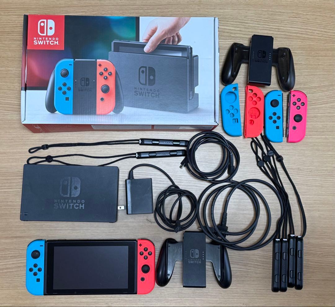 Switch 一式＋充電グリップ＋Joy-Con2個＋SDカード＋ケースセット