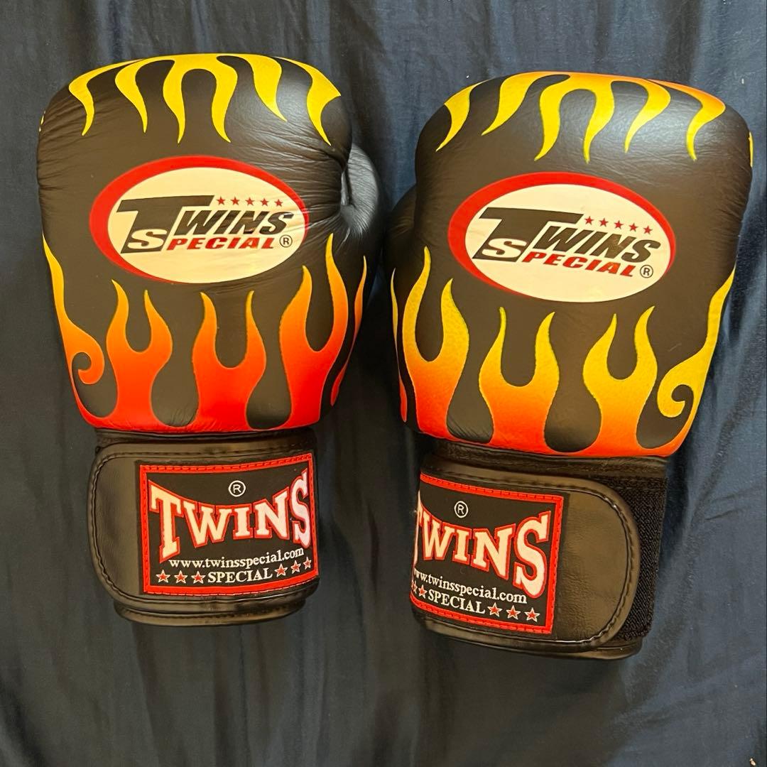 TWINS グローブ　フレイム柄　非売品　12OZ