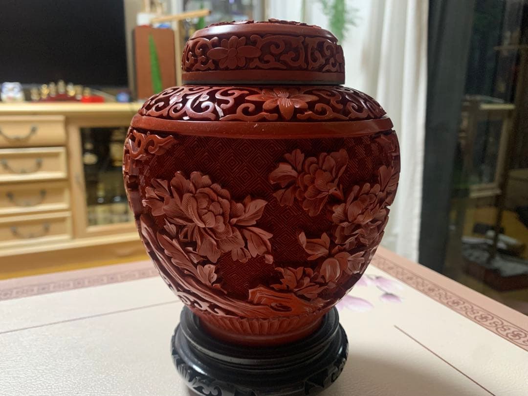 値下げ中国堆朱赤色漆器 花模様の茶箱容器高さ台込み18cm