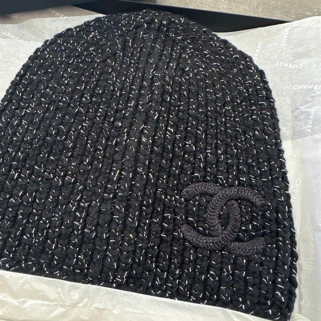 今季新作　新品　CHANEL 黒ニット帽 ロゴ刺繍入り