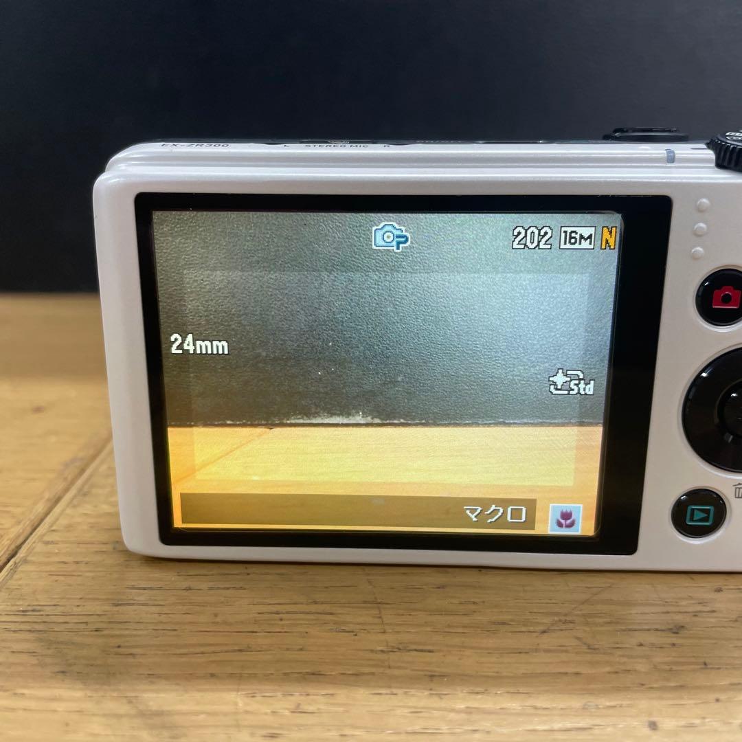美品 Casio Exilim EX-ZR300 コンパクトデジタルカメラ