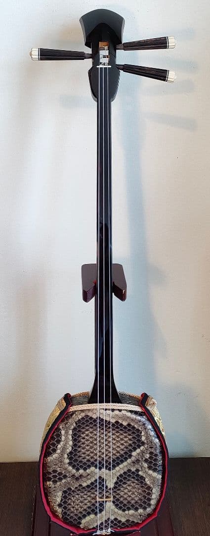 昭和52年琉球白峰三味線店扱い八重山黒木ウジラミ材 真壁型三線