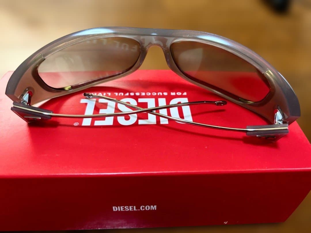 ほぼ新品⭐︎DIESEL サングラス＆箱付き