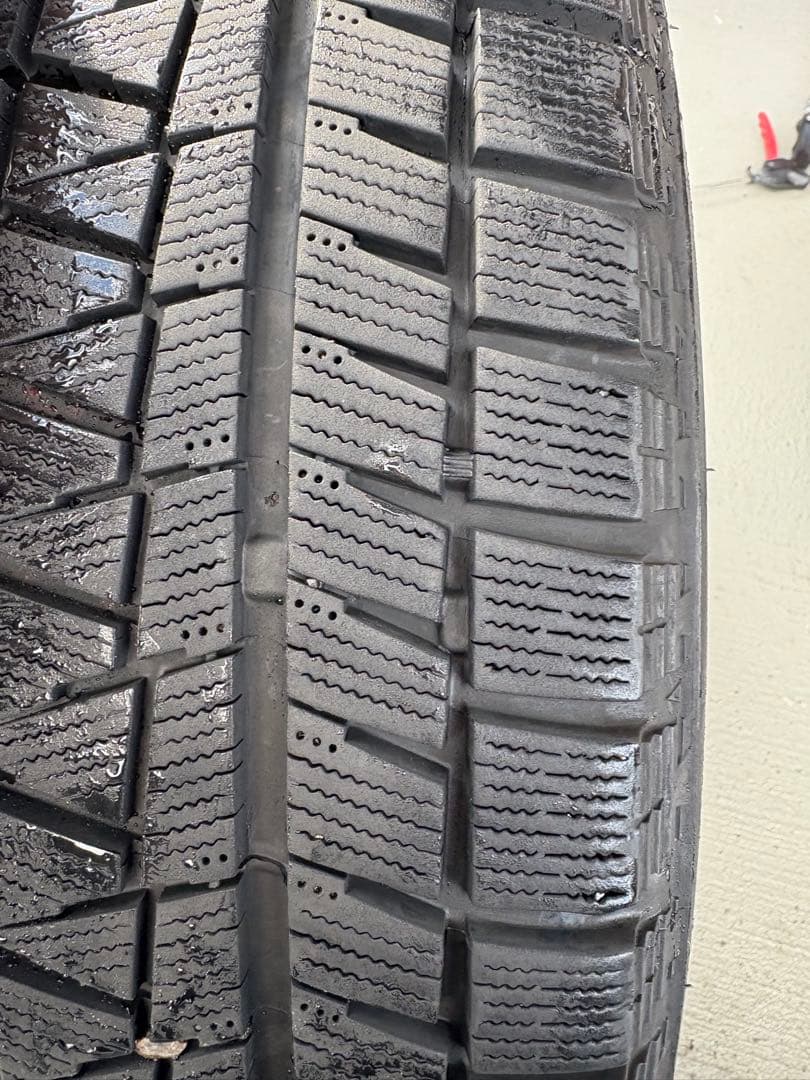 195/65R15ブリジストンスタッドレスタイヤ