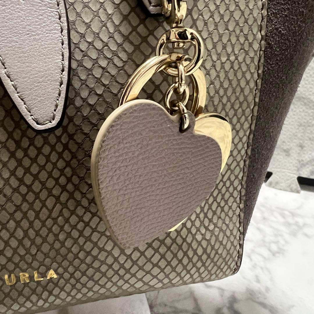 極美品✨フルラ ネット ミニ ハンドバッグ レザー スエード ハートチャーム付き