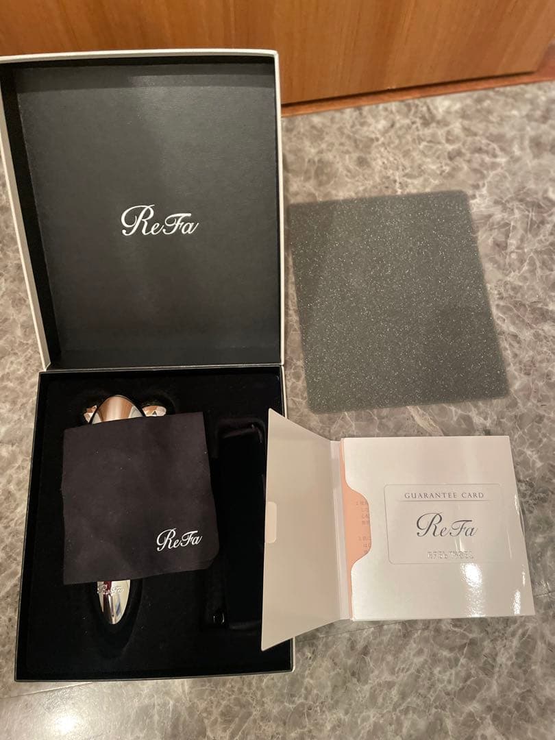 リファ/人気モデル/フォーカラット/美顔/美ボディ/箱、説明保証書、カード付き