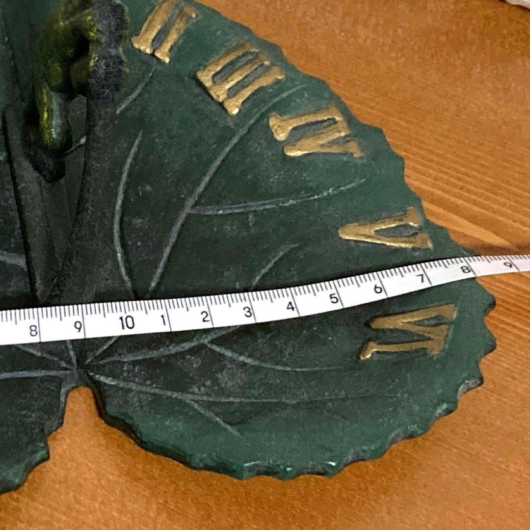 葉っぱにカエル　日時計