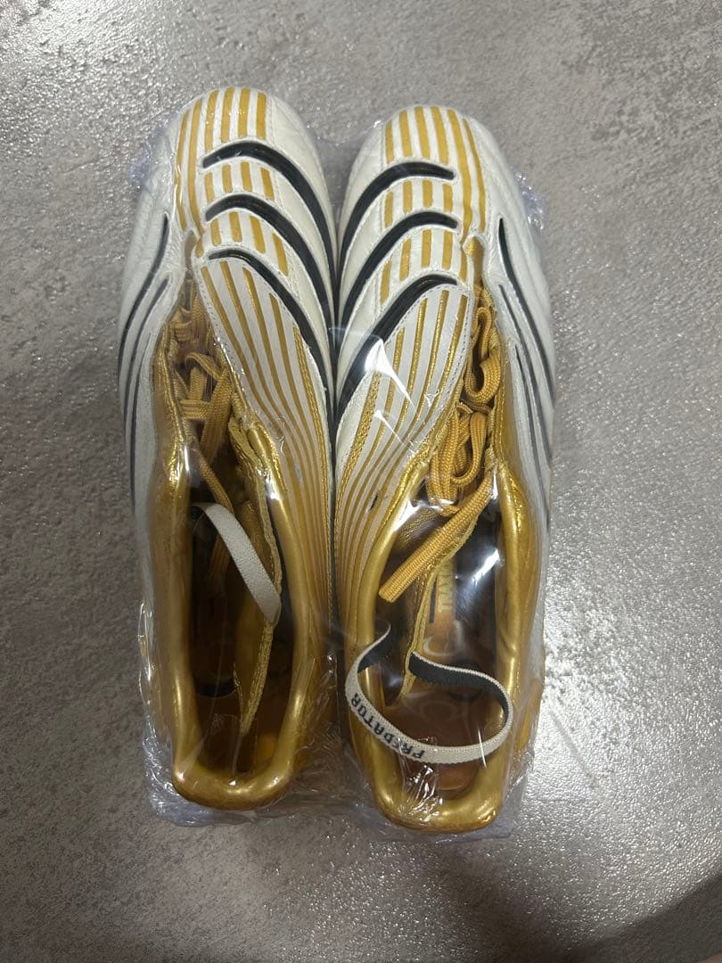 adidas サッカーシューズ ホワイト/ゴールド