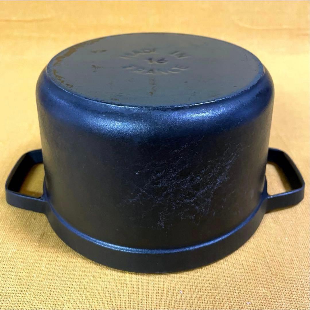 た*ら様 このサイズいいですよ‼️ ストウブ ココット16cm 旧型 深型 鉄鍋