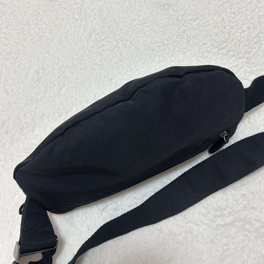 【極美品】ステラマッカートニー　ボディバッグ　ロゴベルト　ブラック