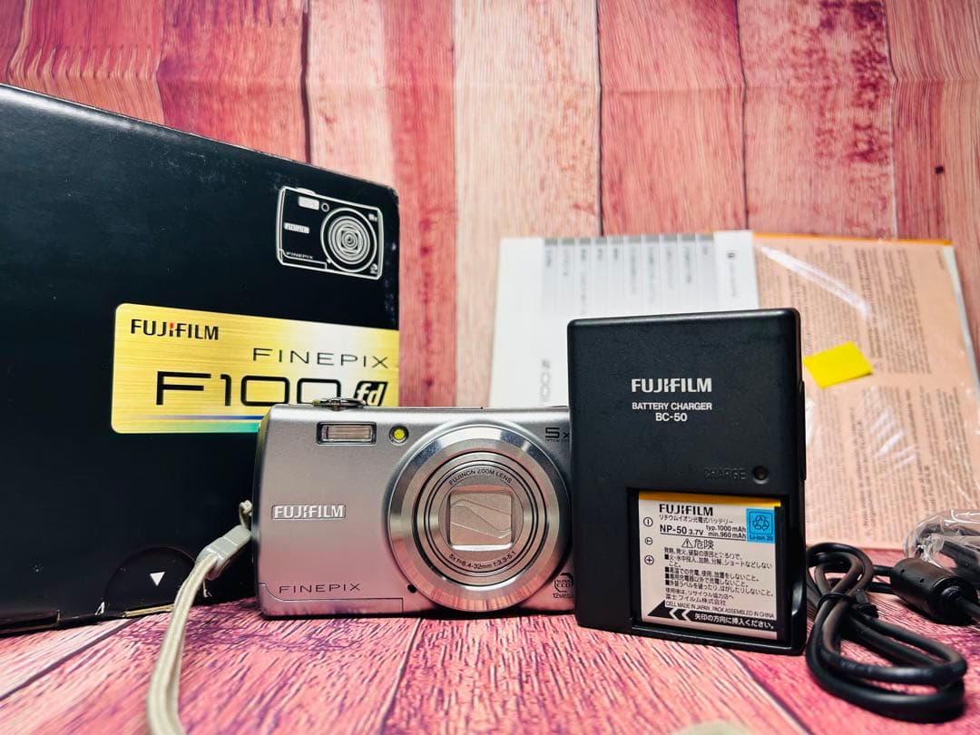 箱付き FUJIFILM 富士フィルム FINEPIX F100 デジタル