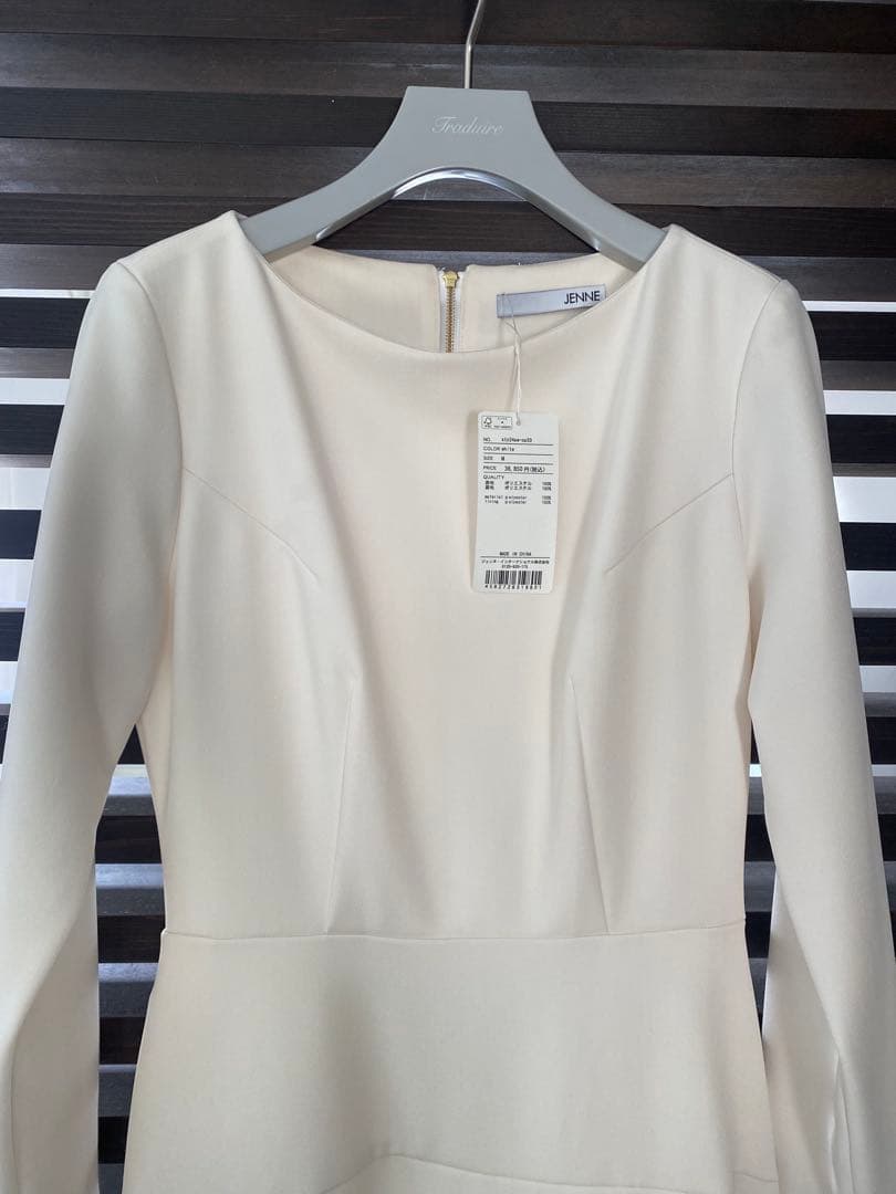 新品未使用タグ付き⭐︎JENNEフレア美ラインワンピース