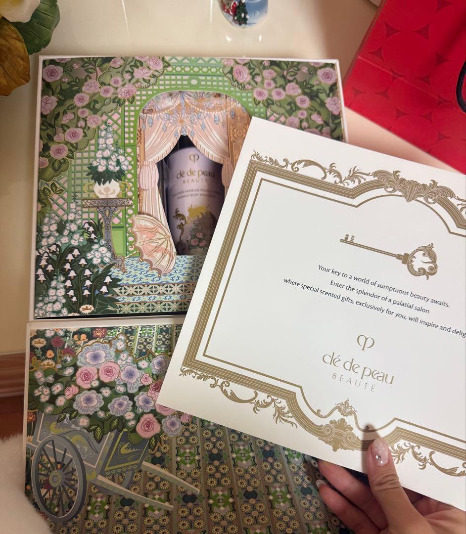 clé de peau Radiant Rococo Collection