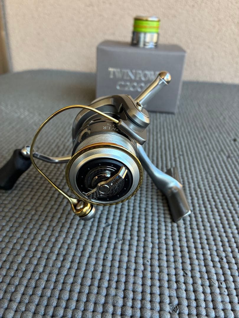 Shimano 11ツインパワーC2000S C 1000Sスプール付き