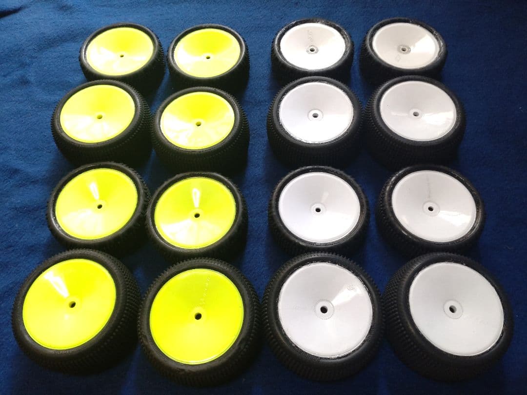 ラジコンバギー用2WD用カーペットタイヤ