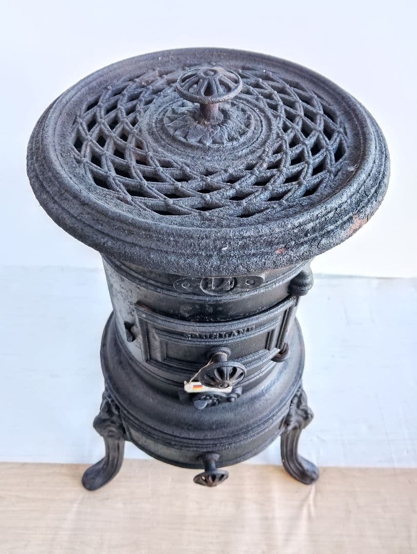 ストーブ フランス　鋳物 鉄製 シャビー レトロ ヴィンテージ(よ87)