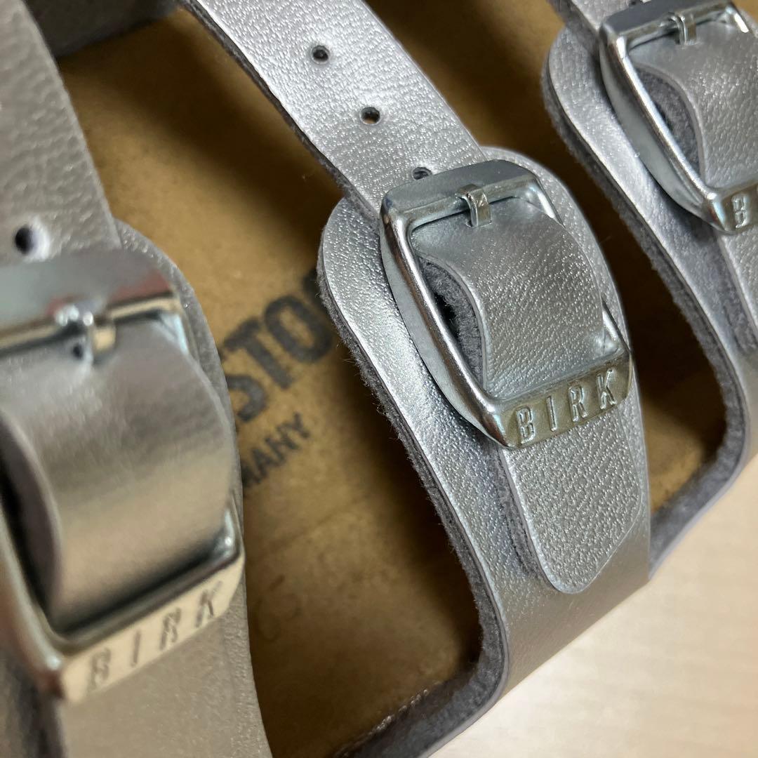 値下げ:BIRKENSTOCK シルバー サンダル 38