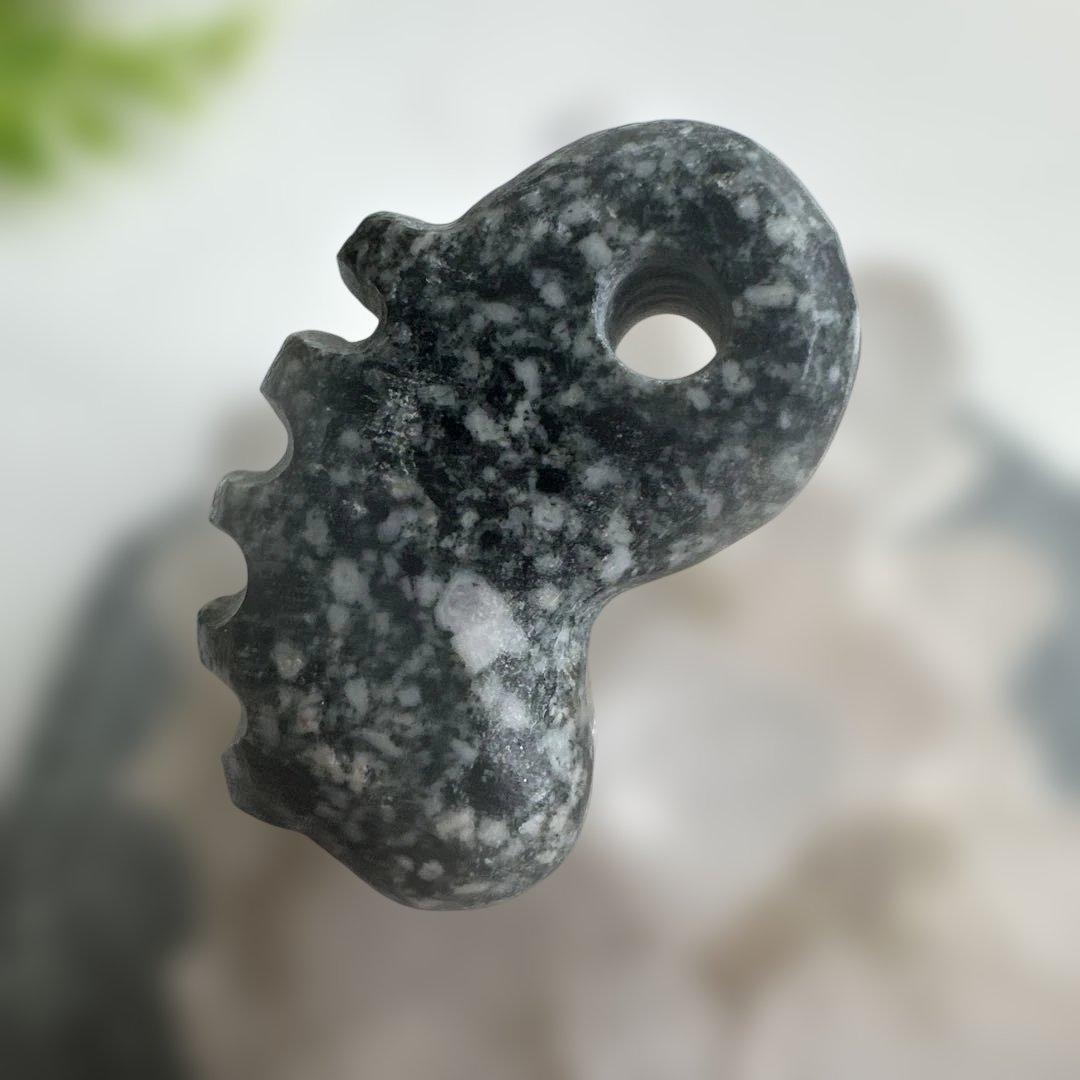 遠野の石　高波動霊石　龍神石　感謝の石　奇跡石　タテガミ勾玉　一ノ型