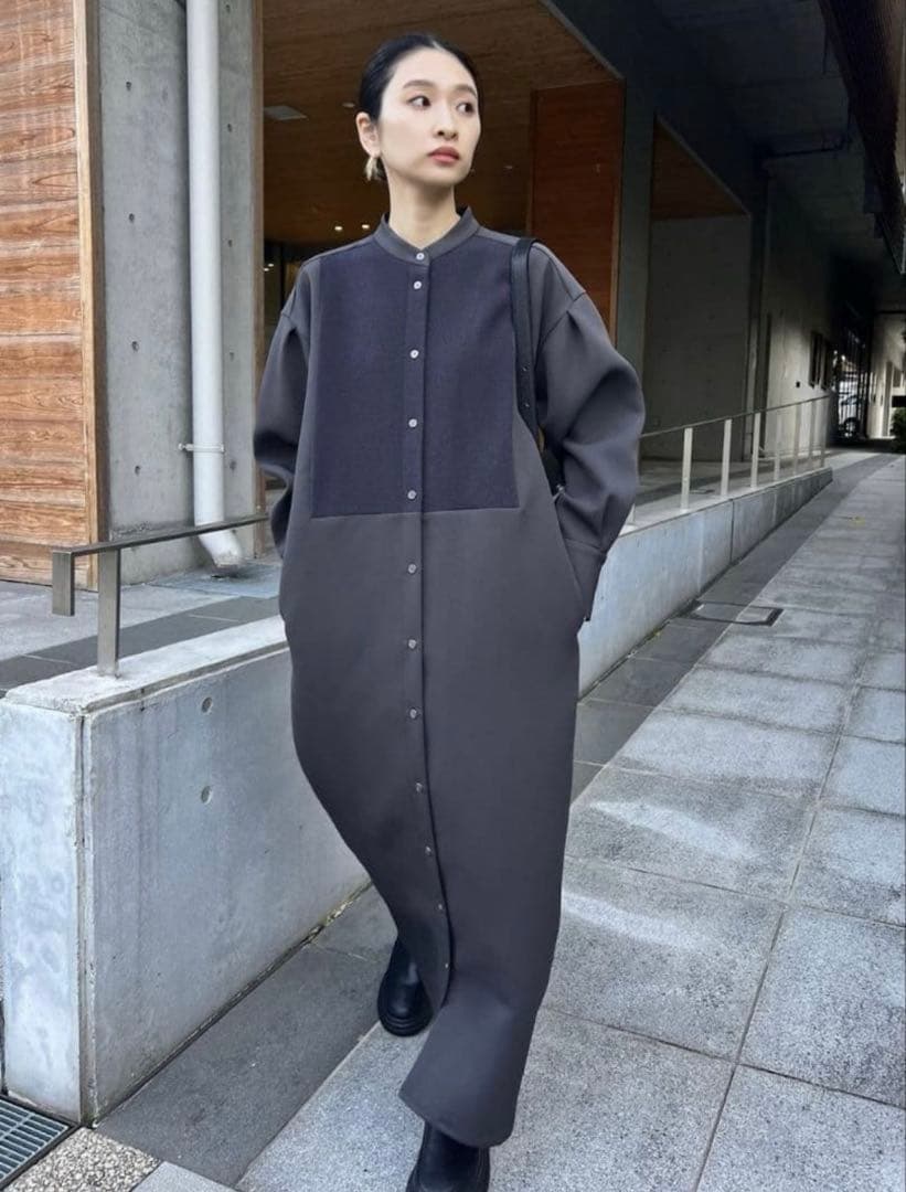 RIM.ARK 長袖ロングワンピース　スタンドカラー チャコールグレーバイカラー