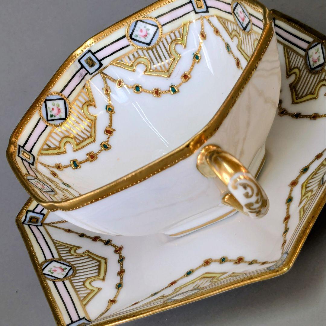 オールドノリタケ・金盛上陽刻薔薇柄　ガーランド装飾　ヘキサゴン　カップ＆ソーサー