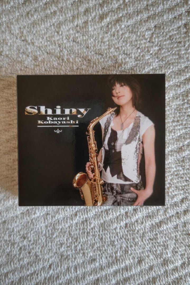 小林香織（サックス）／４ｔｈ　アルバム『Ｓｈｉｎｙ（シャイニー）』初回限定盤