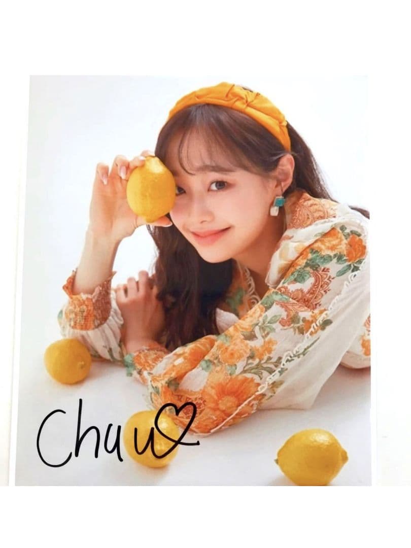 今月の少女　LOONA　チュウ　直筆サイン入り写真