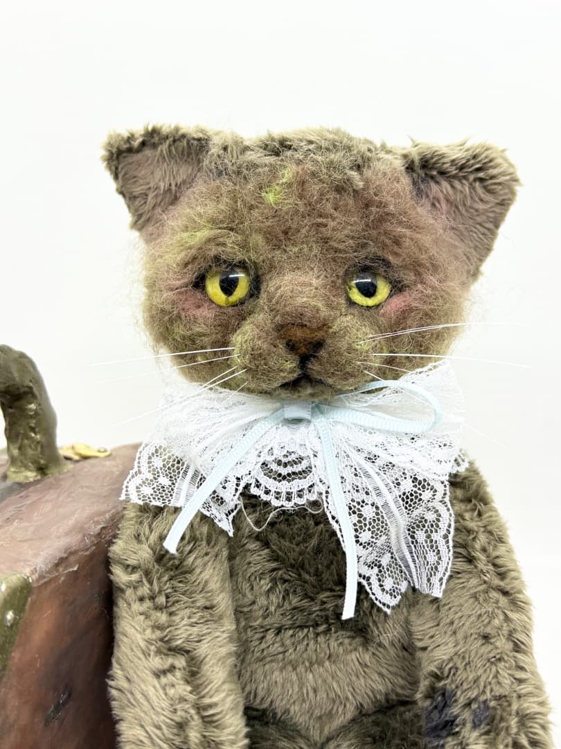 A猫 アンティークな猫のアートドール【ハンドメイド 人形 猫 ぬいぐるみ