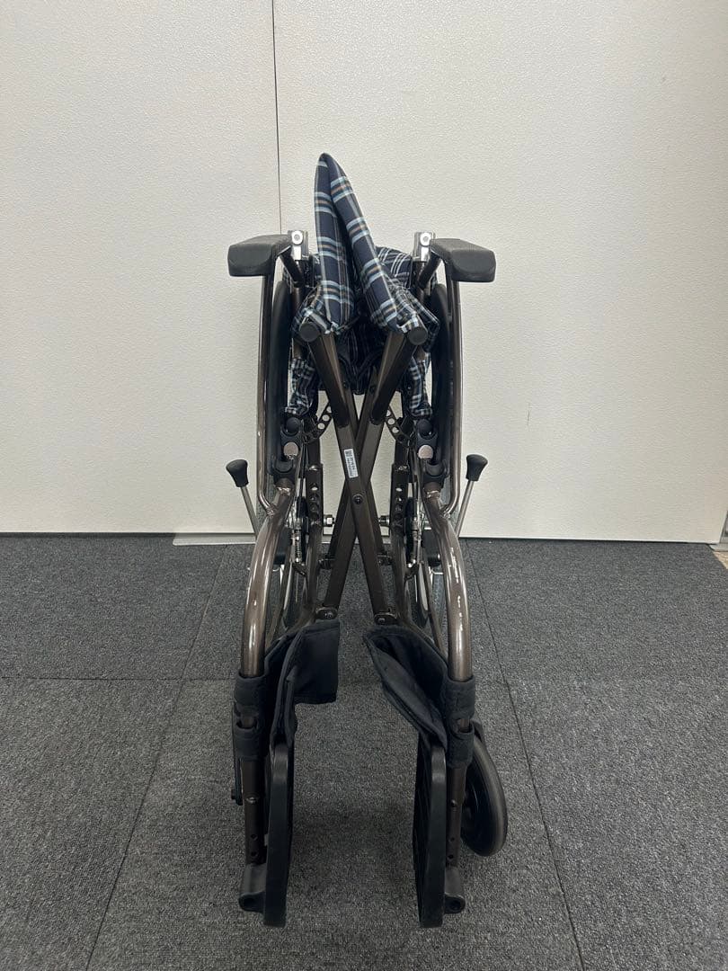 カワムラサイクル WA16-40　ウェイビット介助式車椅子　軽量ノーパンクタイヤ