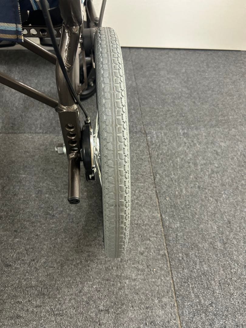 カワムラサイクル WA16-40　ウェイビット介助式車椅子　軽量ノーパンクタイヤ