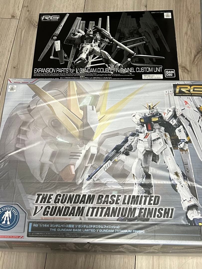 RG νガンダム　チタニウムフィニッシュ ダブルフィンファンネルセット売り
