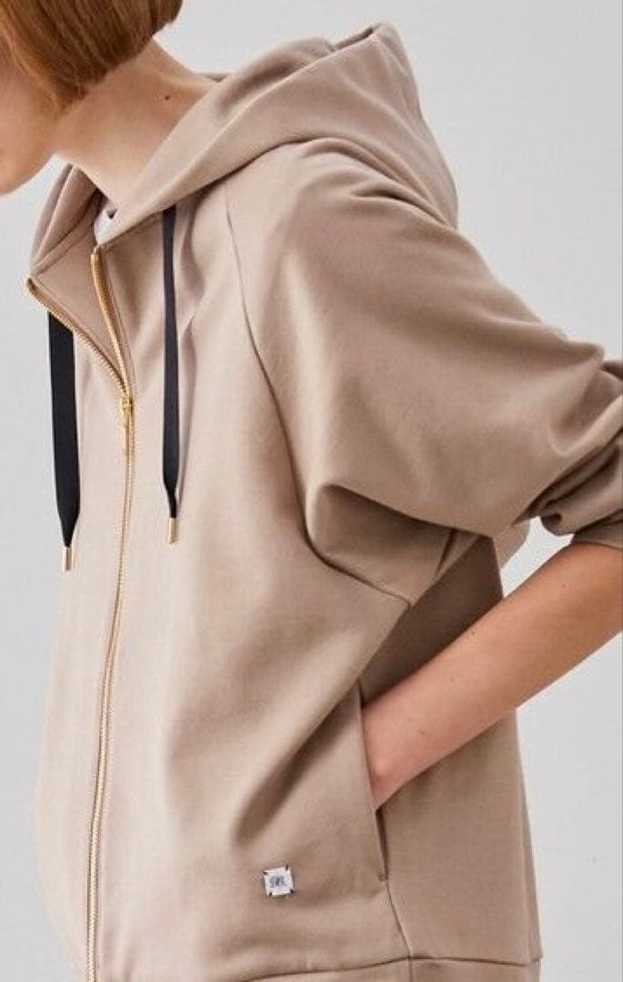 試着のみ　　BEIGE. ベイジ　　アウター　パーカー