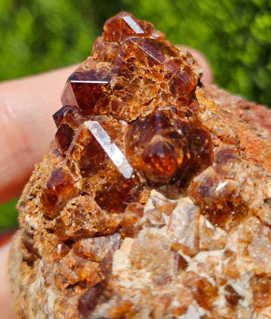 ネガティブエネルギーから強力に守護する‼️ ガーネット原石